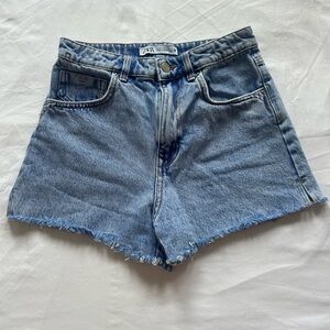 Zara Medium Wash Denim Shorts Size 4
